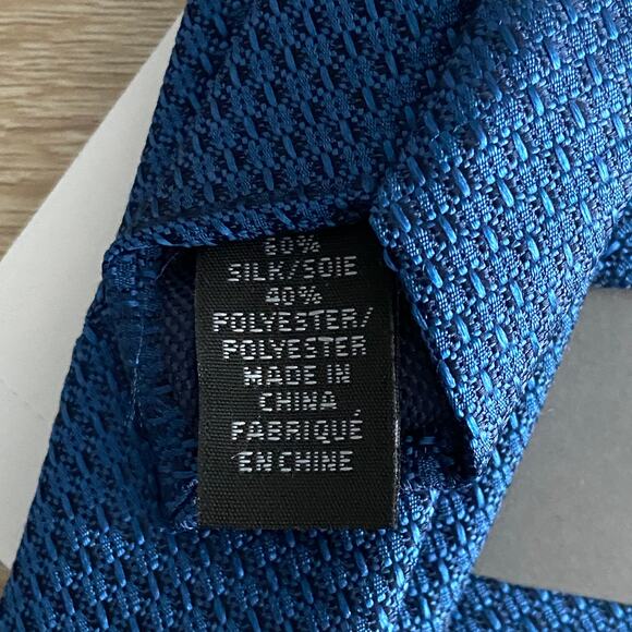 Michael Kors Men's Tie 3.00" Silk Blend Blue Textured Pattern NEW - Picture 4 of 4